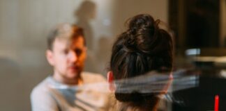 Låt skolledare föra digitala medarbetardialoger under året